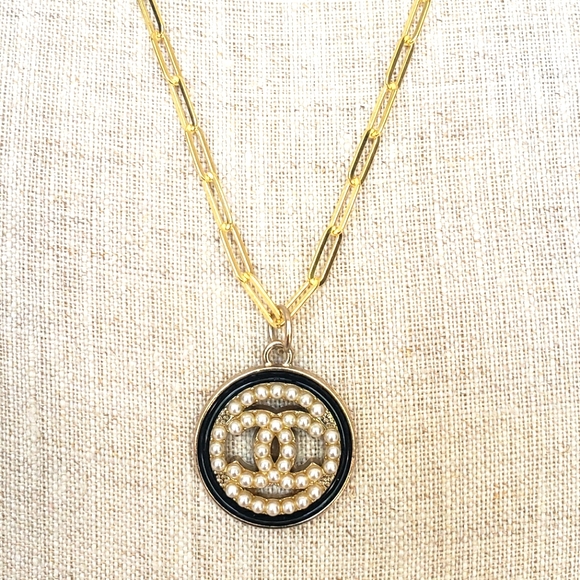 CHANEL Jewelry Vintage Logo Pearl Pendant 8 Gold Vermeil Paperclip